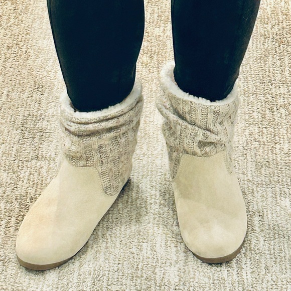 Sugar Cream Color Woman’s Suede Ankle Boots with Knit Cuff Like New! Size 8M - Picture 7 of 9